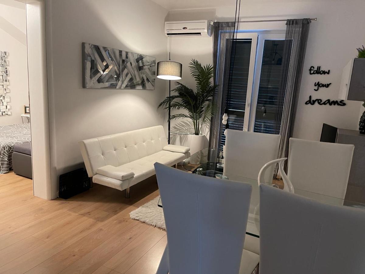 Apartment New Chic Supetar Bagian luar foto