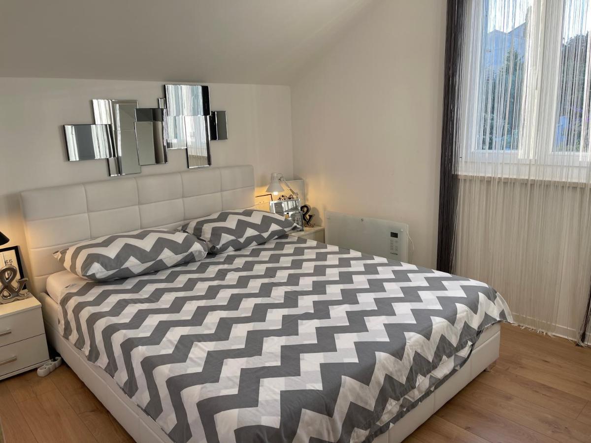 Apartment New Chic Supetar Bagian luar foto