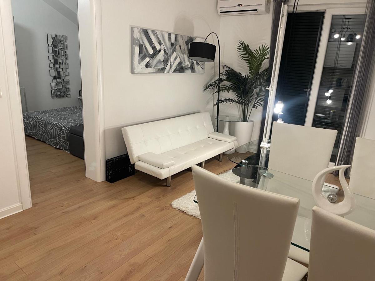 Apartment New Chic Supetar Bagian luar foto