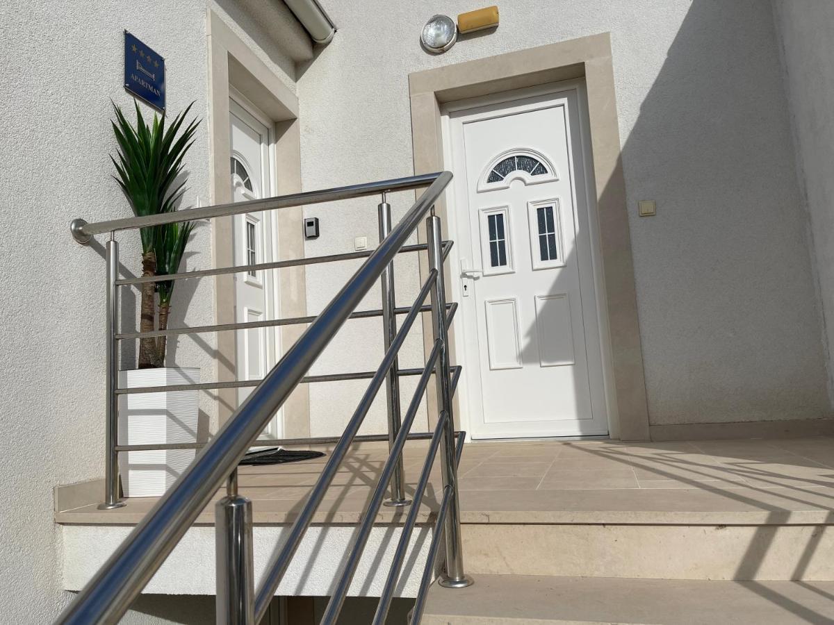 Apartment New Chic Supetar Bagian luar foto